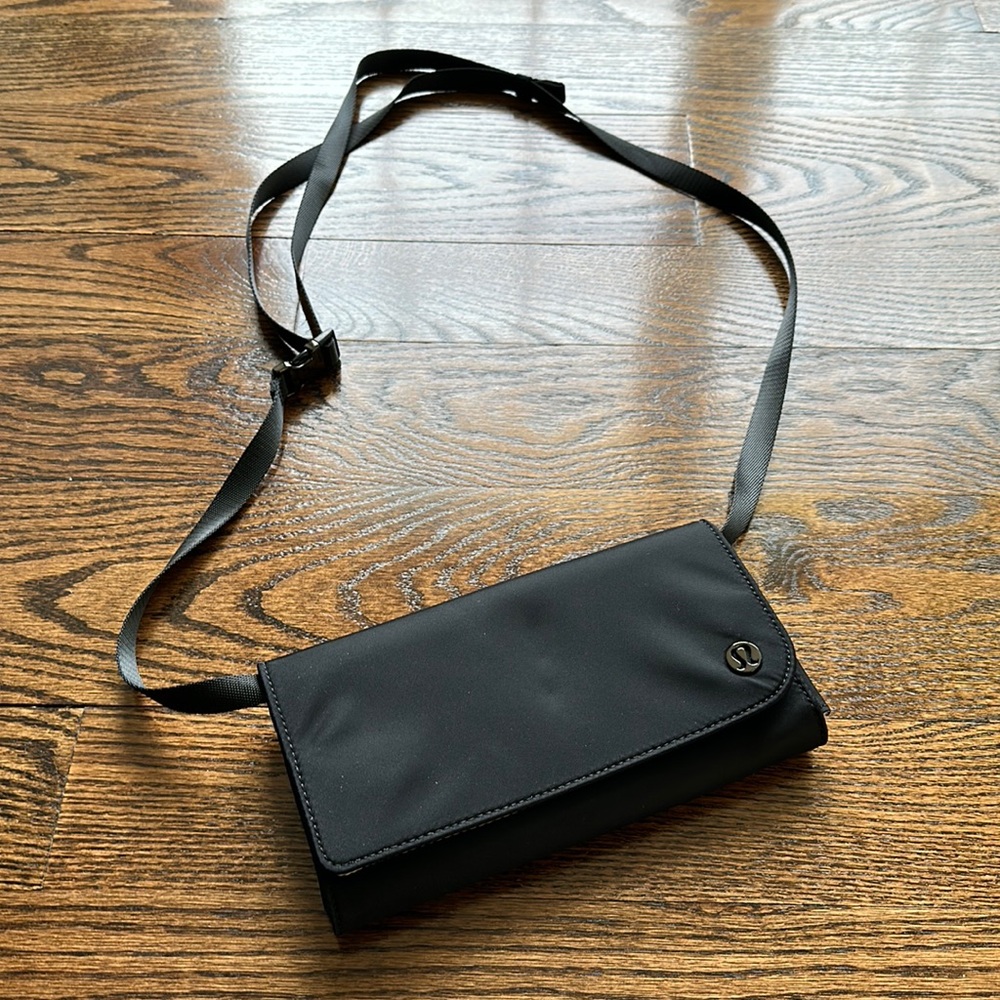 Lululemon clutch purse